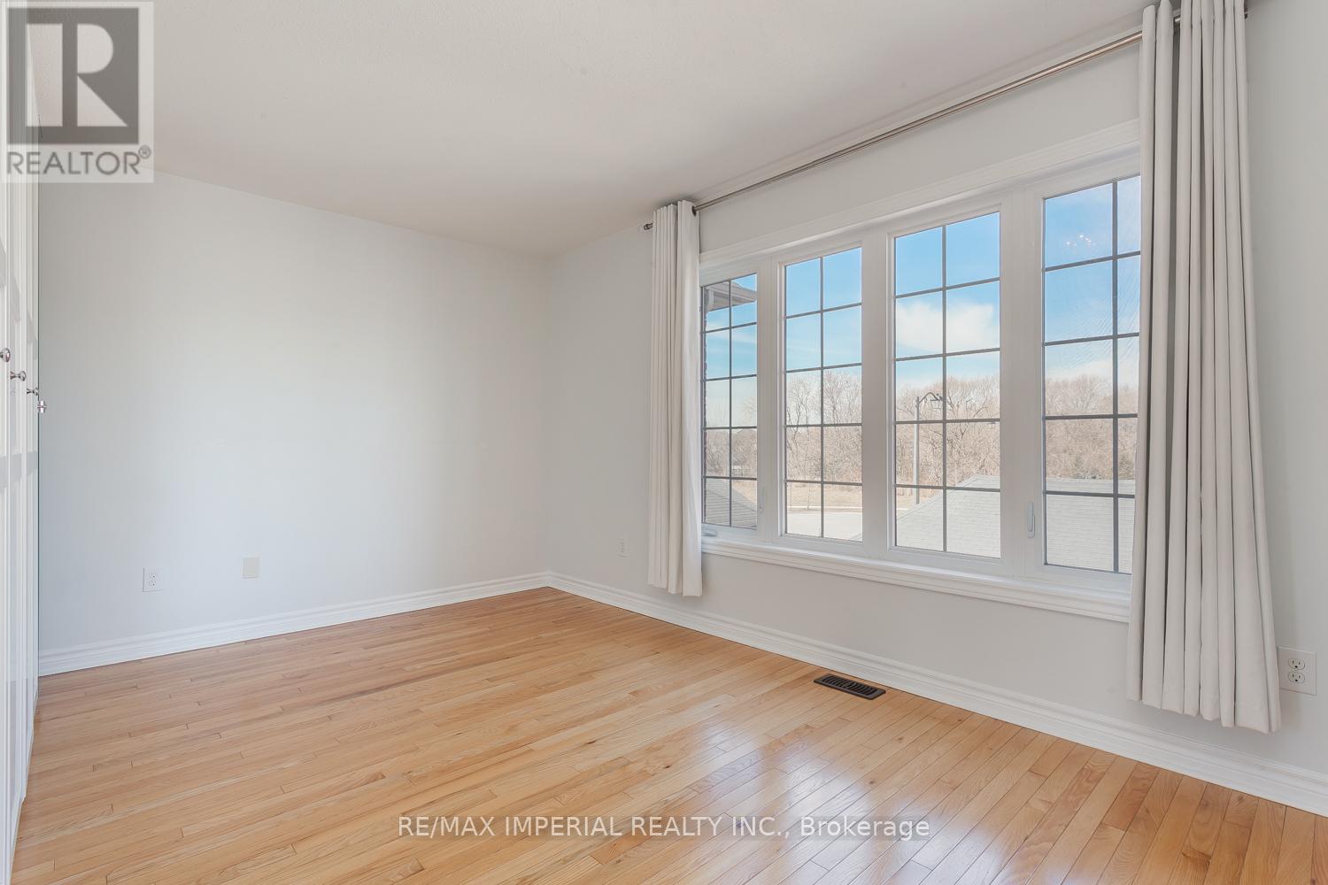 69 Vettese Court, Markham (Box Grove), Ontario  L6B 0V6 - Photo 5 - N12186427