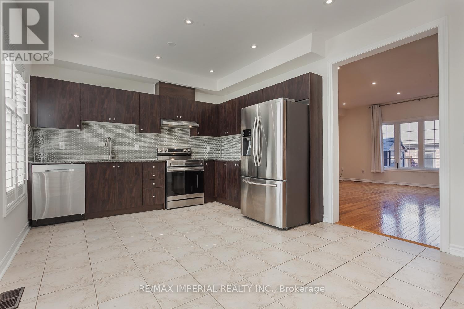 69 Vettese Court, Markham (Box Grove), Ontario  L6B 0V6 - Photo 7 - N12186427