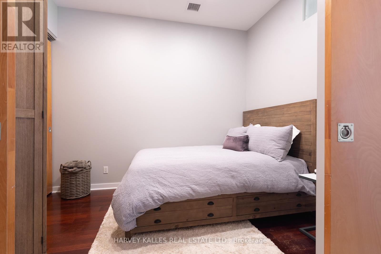 953 - 155 Dalhousie Street, Toronto, Ontario  M5B 2P7 - Photo 17 - C12186183