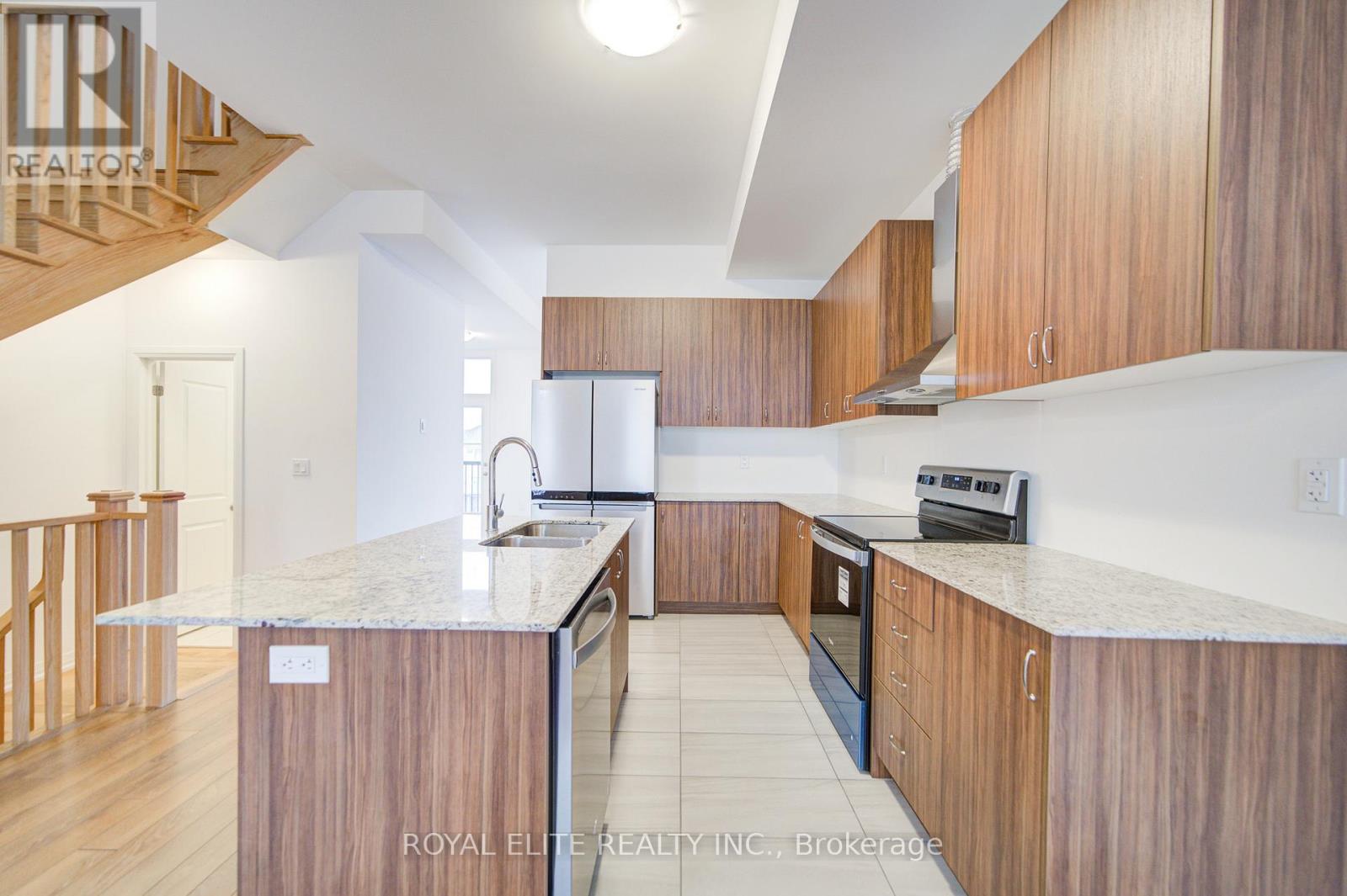 52 Alan Francis Lane, Markham, Ontario  L6C 3B5 - Photo 13 - N12186441