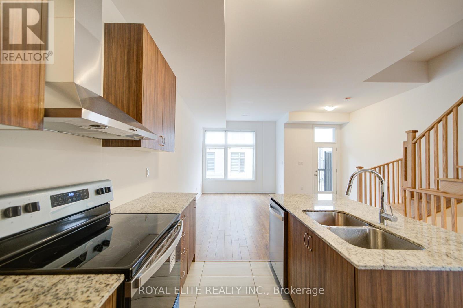 52 Alan Francis Lane, Markham, Ontario  L6C 3B5 - Photo 15 - N12186441