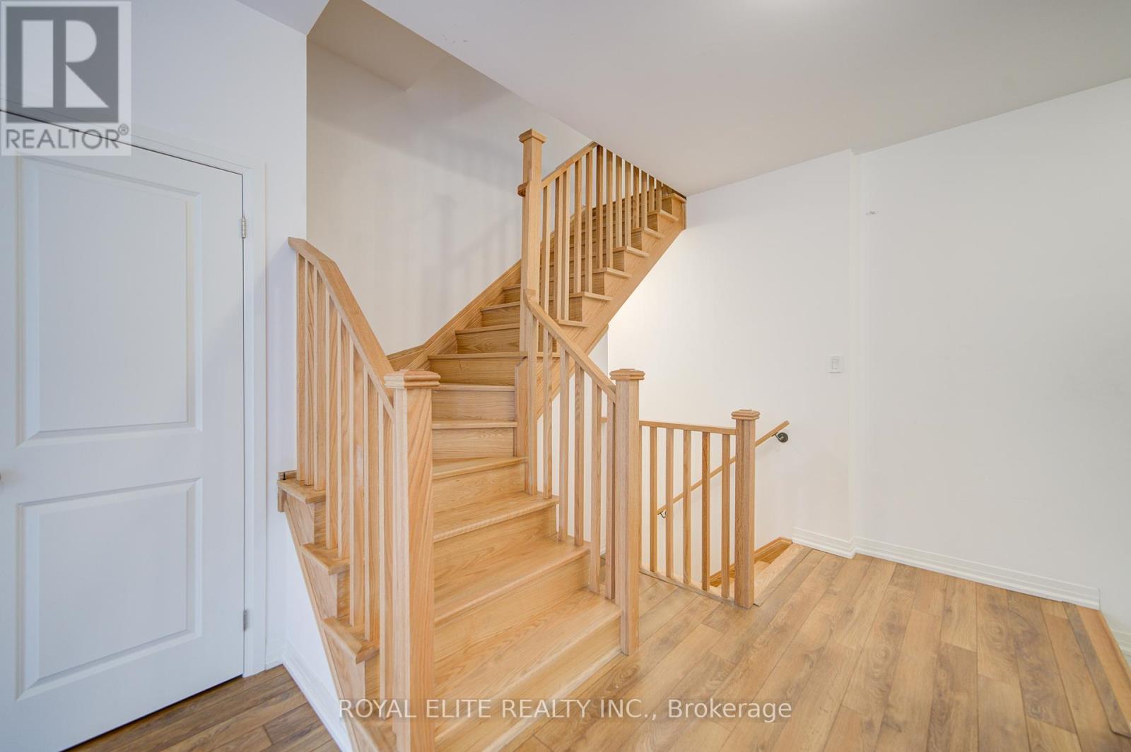 52 Alan Francis Lane, Markham, Ontario  L6C 3B5 - Photo 4 - N12186441