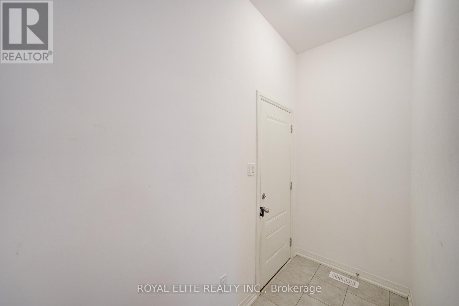 52 Alan Francis Lane, Markham, Ontario  L6C 3B5 - Photo 8 - N12186441