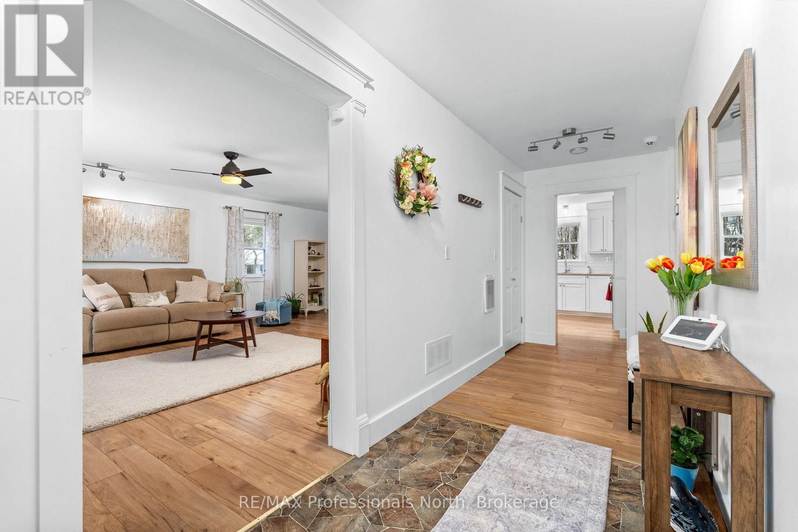 7 Mirror Lake Drive, Muskoka Lakes, Ontario  P0B 1J0 - Photo 10 - X12078287