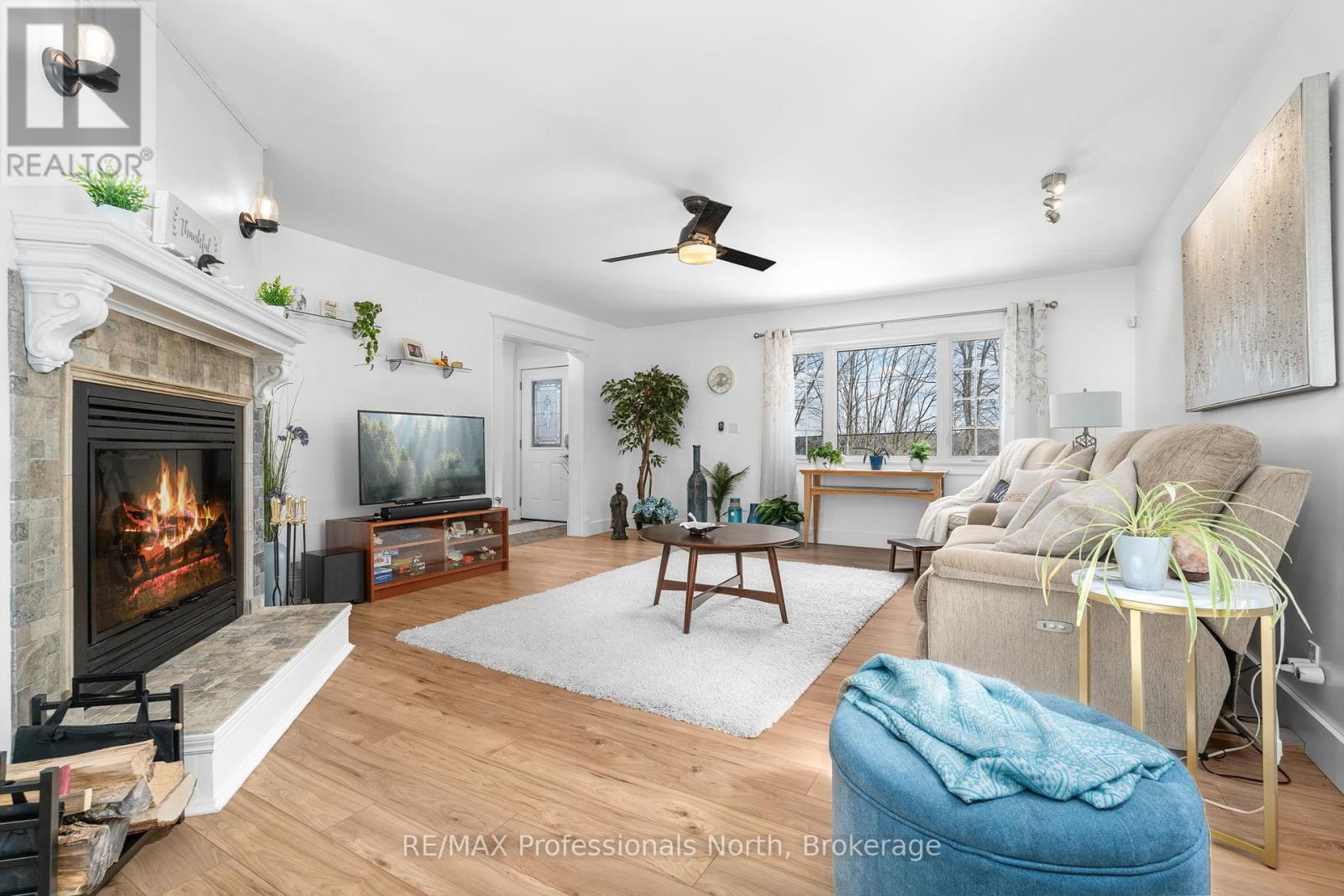 7 Mirror Lake Drive, Muskoka Lakes, Ontario  P0B 1J0 - Photo 12 - X12078287
