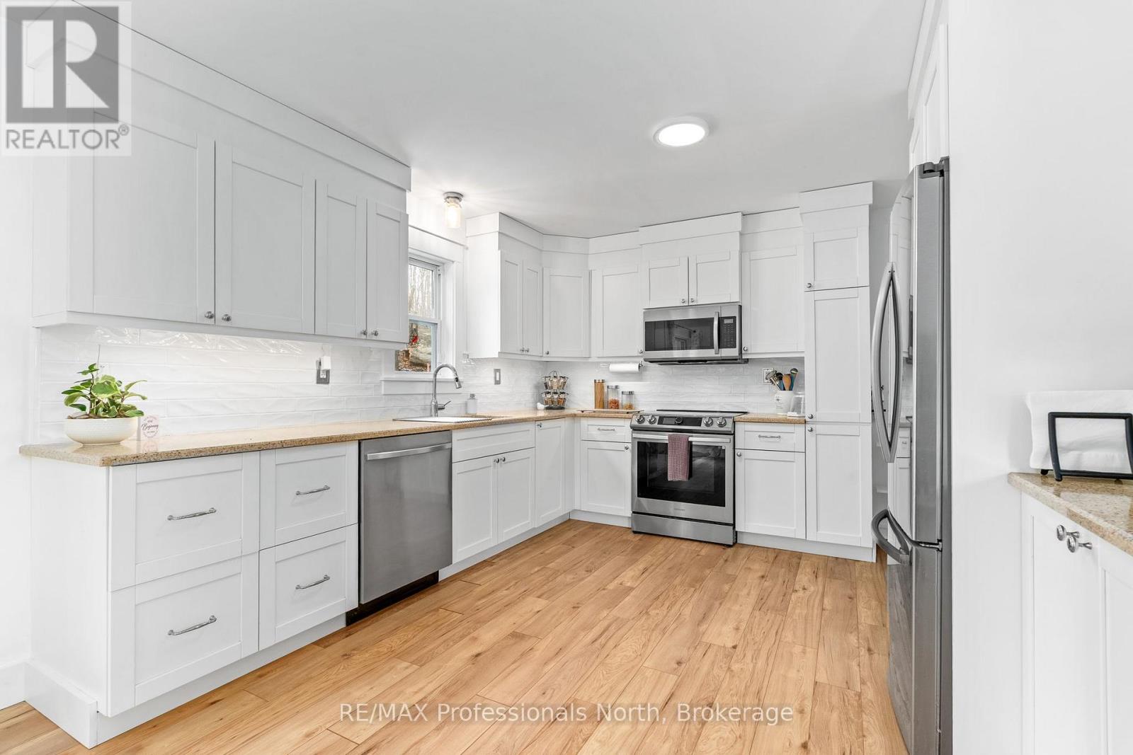 7 Mirror Lake Drive, Muskoka Lakes, Ontario  P0B 1J0 - Photo 14 - X12078287