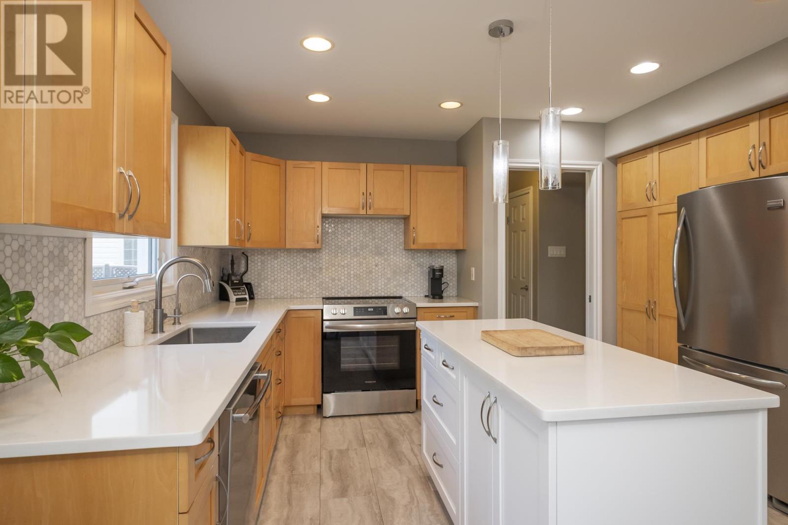 208 Cedarview Bay, Thunder Bay, Ontario  P7B 6Z5 - Photo 16 - TB251438
