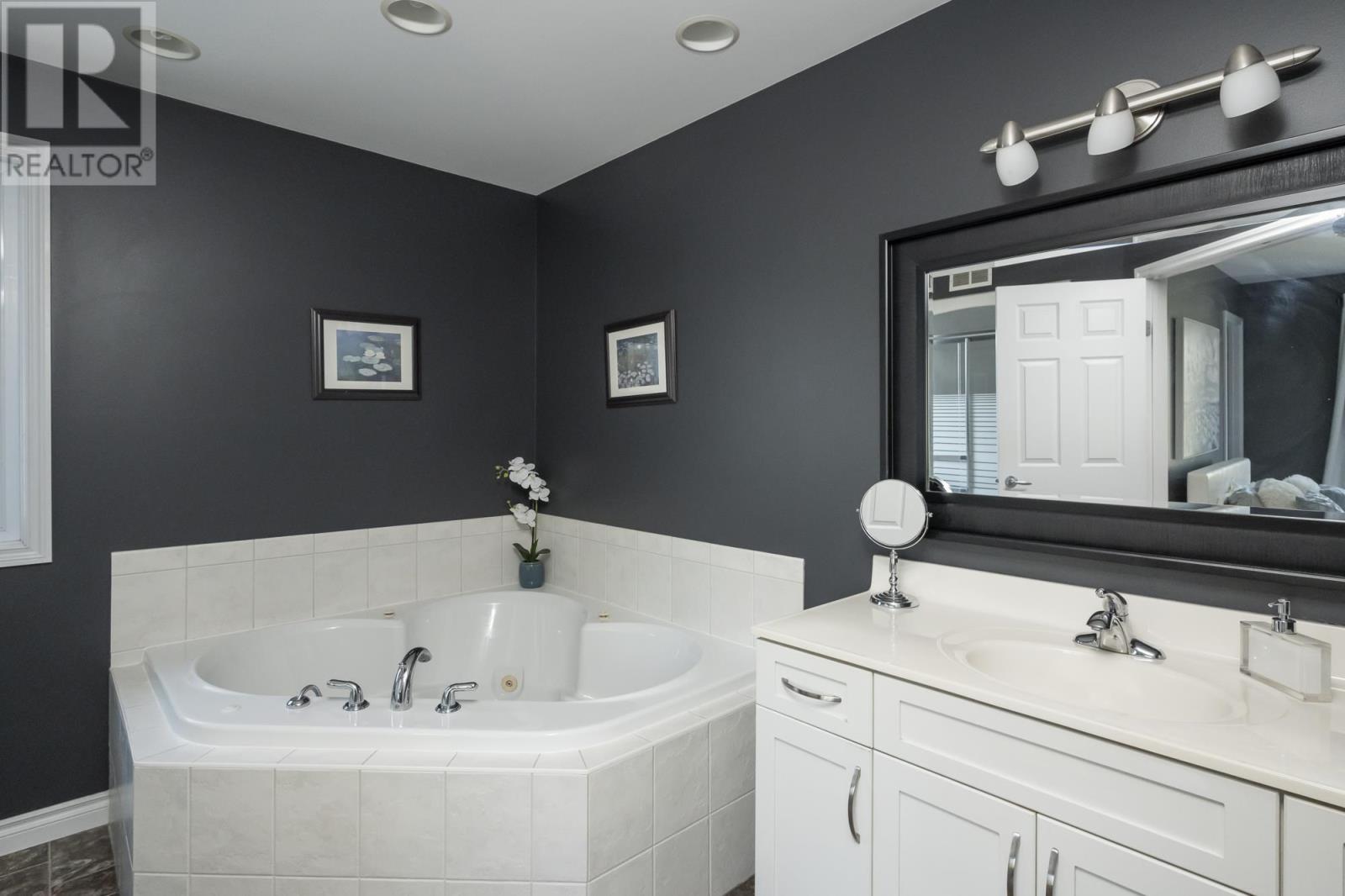 208 Cedarview Bay, Thunder Bay, Ontario  P7B 6Z5 - Photo 27 - TB251438