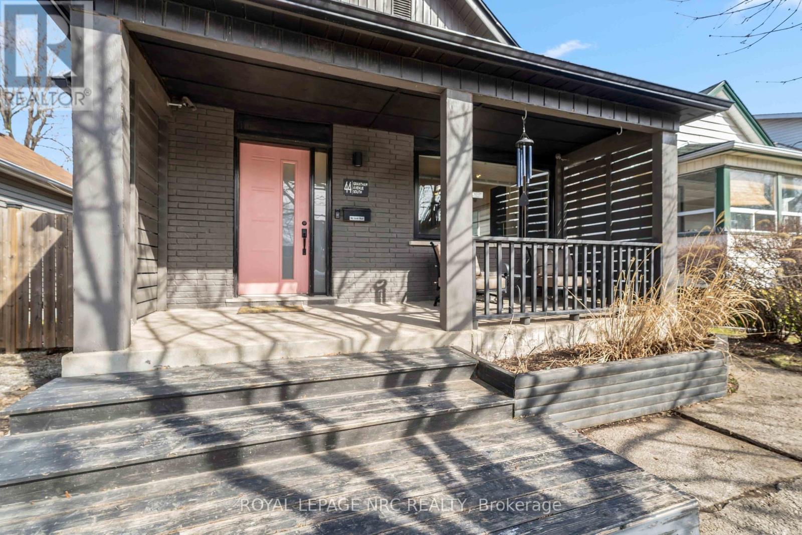 44 Grantham Avenue S, St. Catharines, Ontario  L2P 3B4 - Photo 3 - X12186466