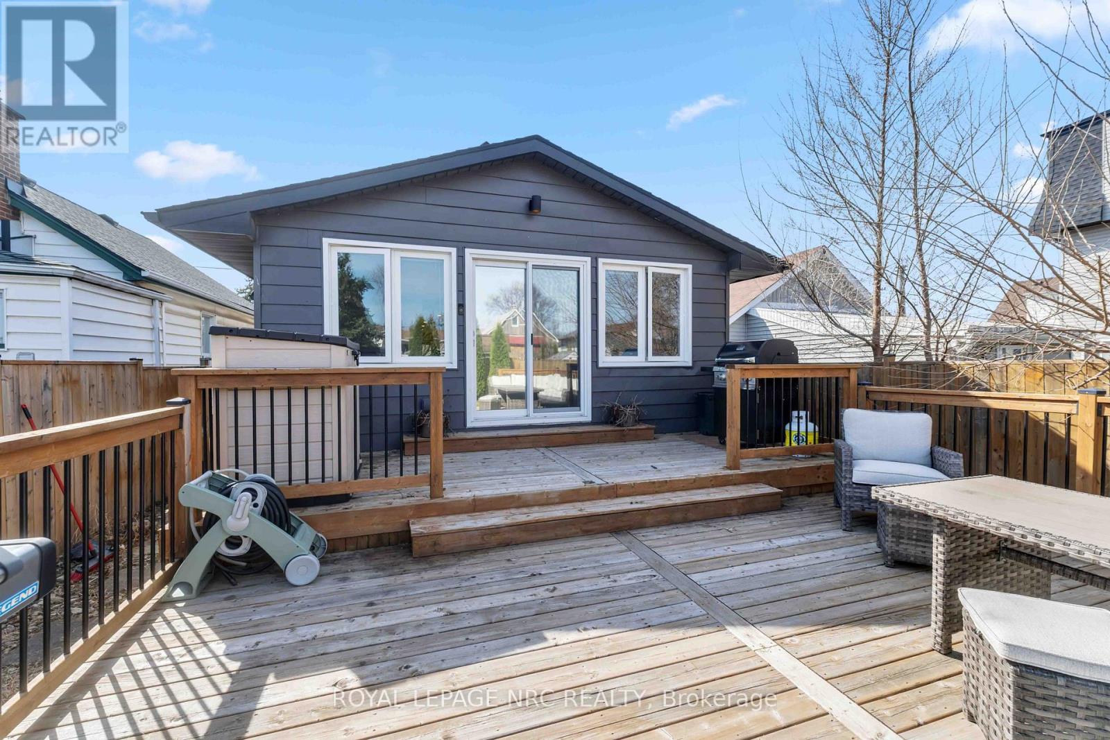 44 Grantham Avenue S, St. Catharines, Ontario  L2P 3B4 - Photo 35 - X12186466