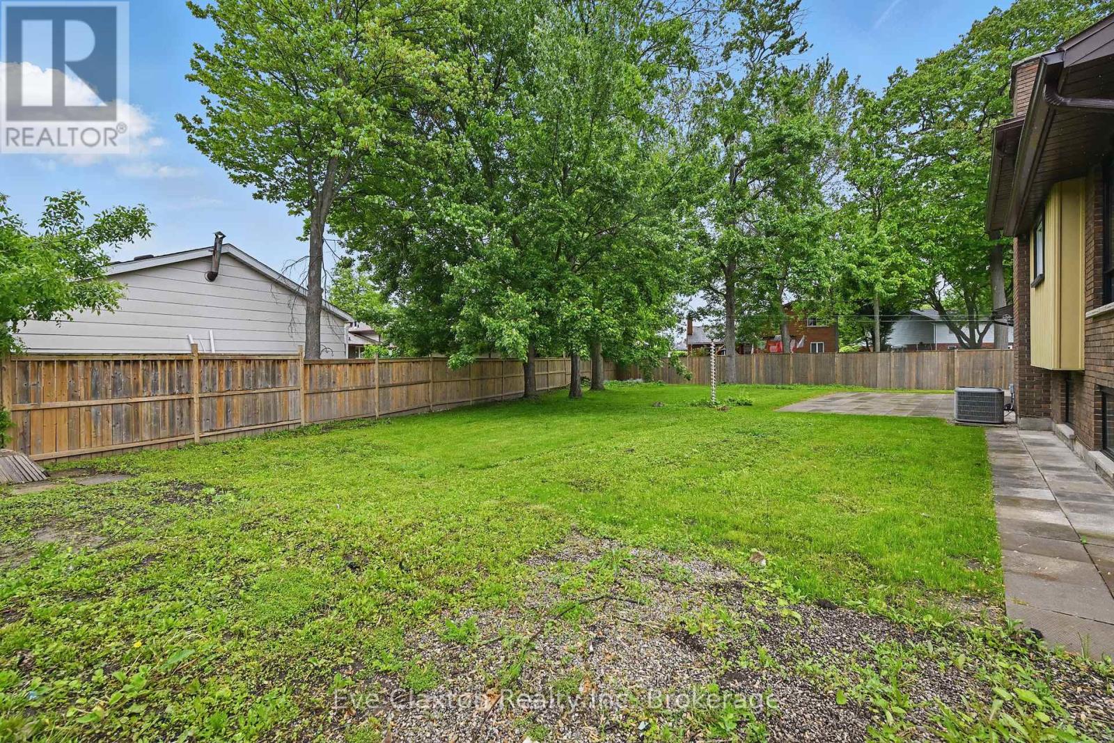 50 Sherwood Forest Trail, Welland, Ontario L3C 5X6 - Photo 10 - X12186460