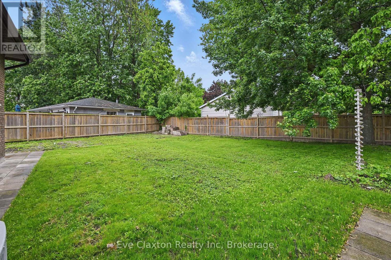 50 Sherwood Forest Trail, Welland, Ontario L3C 5X6 - Photo 11 - X12186460