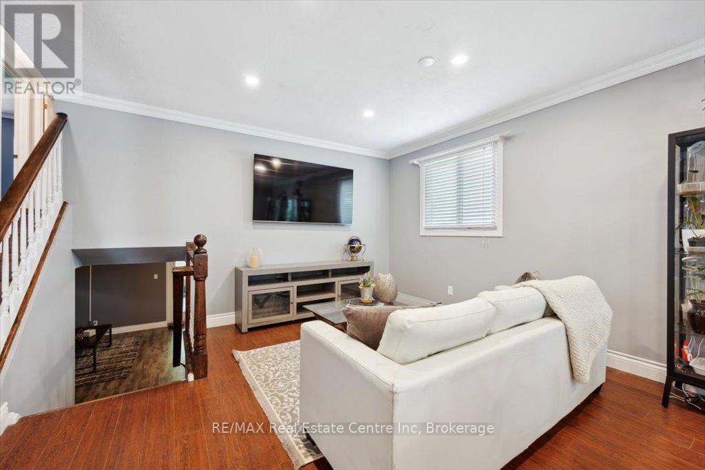 9 Pauline Place, Guelph, Ontario  N1H 7P3 - Photo 4 - X12163025