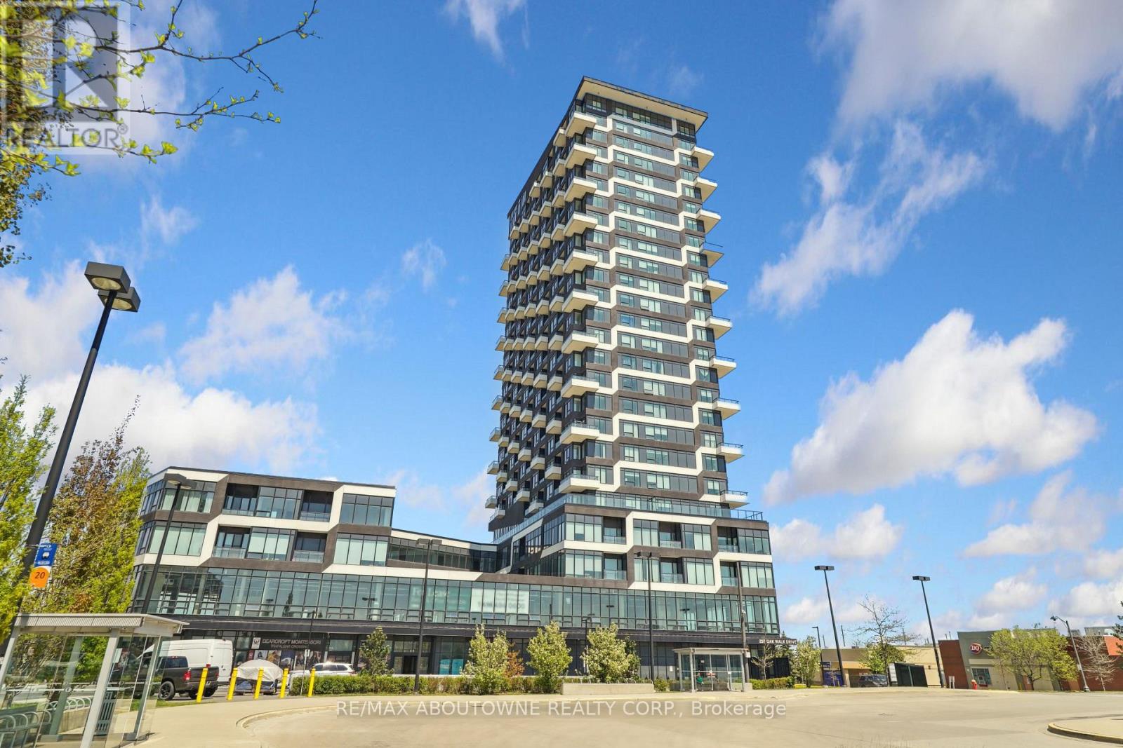 1605 - 297 Oak Walk Drive, Oakville, Ontario  L6H 3R6 - Photo 20 - W12153412