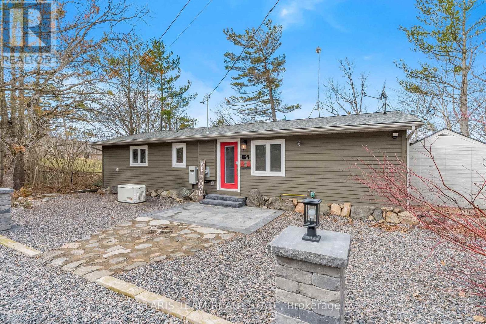 51 Harmony Road, Georgian Bay, Ontario  L0K 1S0 - Photo 2 - X12186477