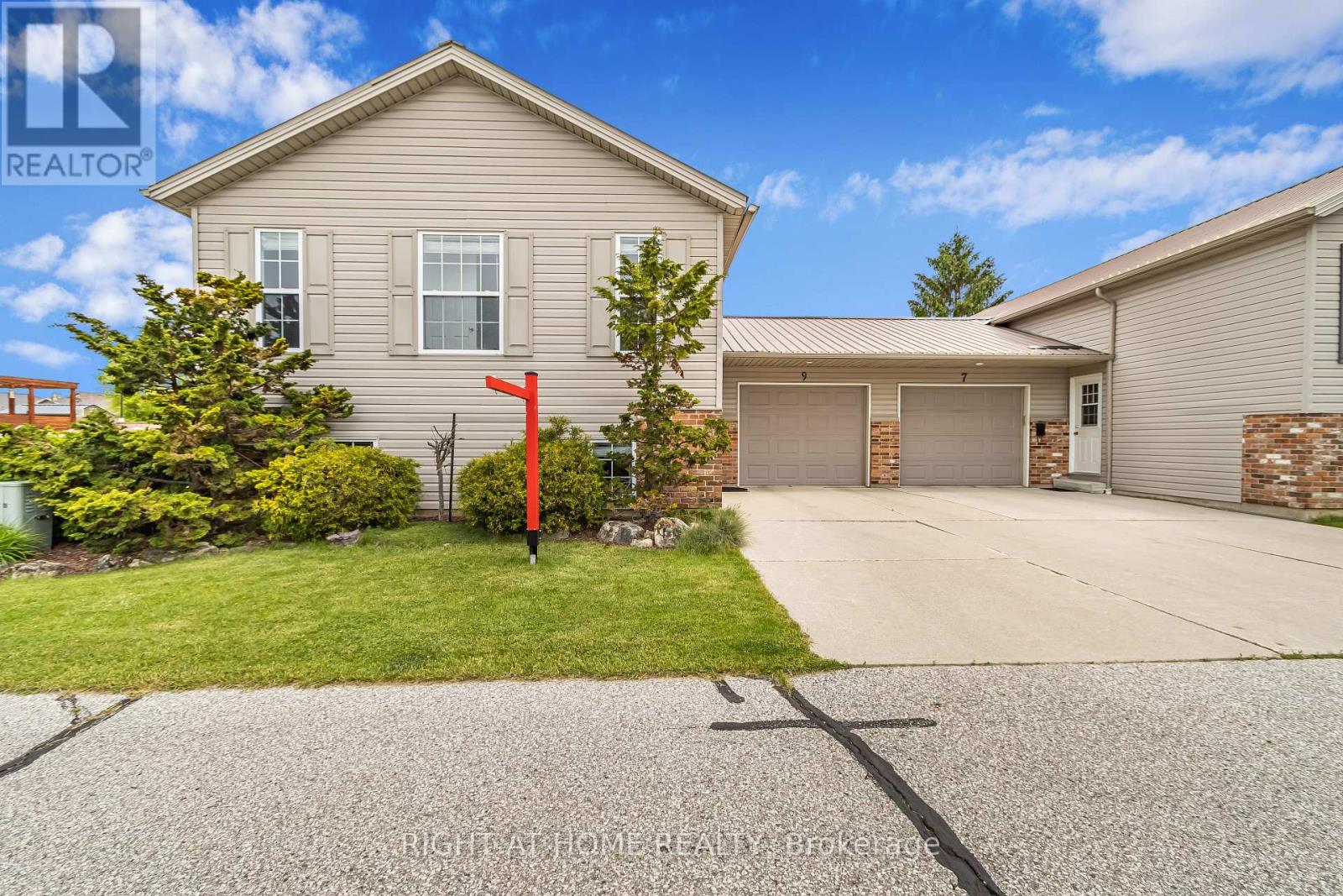 9 Discovery Court, Chatham-Kent, Ontario  N7L 0A3 - Photo 1 - X12186483