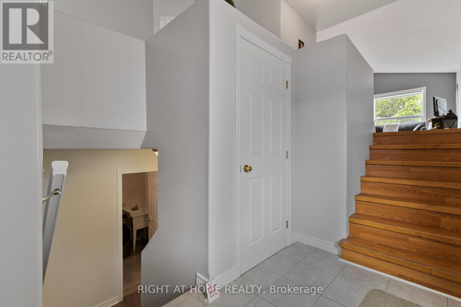9 Discovery Court, Chatham-Kent, Ontario  N7L 0A3 - Photo 4 - X12186483