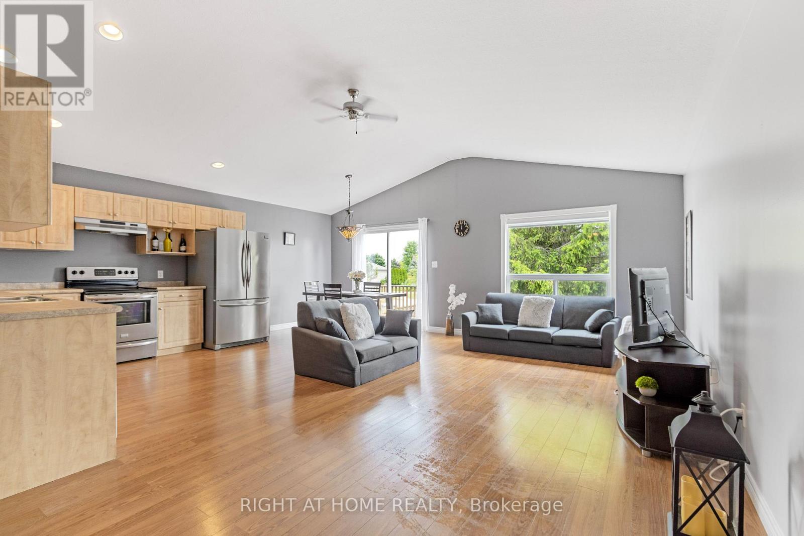 9 Discovery Court, Chatham-Kent, Ontario  N7L 0A3 - Photo 6 - X12186483