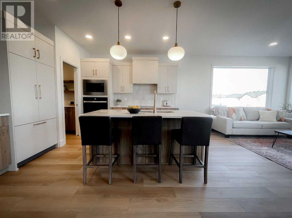 Property at 745 Violet Place W image 4