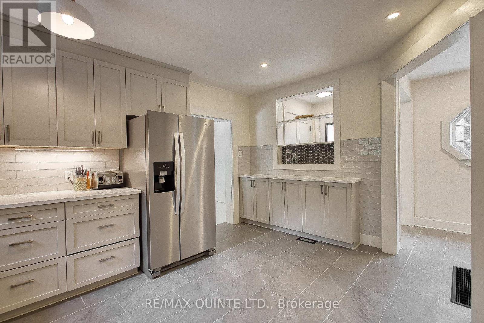 214 Victoria Avenue, Belleville, Ontario  K8N 2C3 - Photo 15 - X12186530