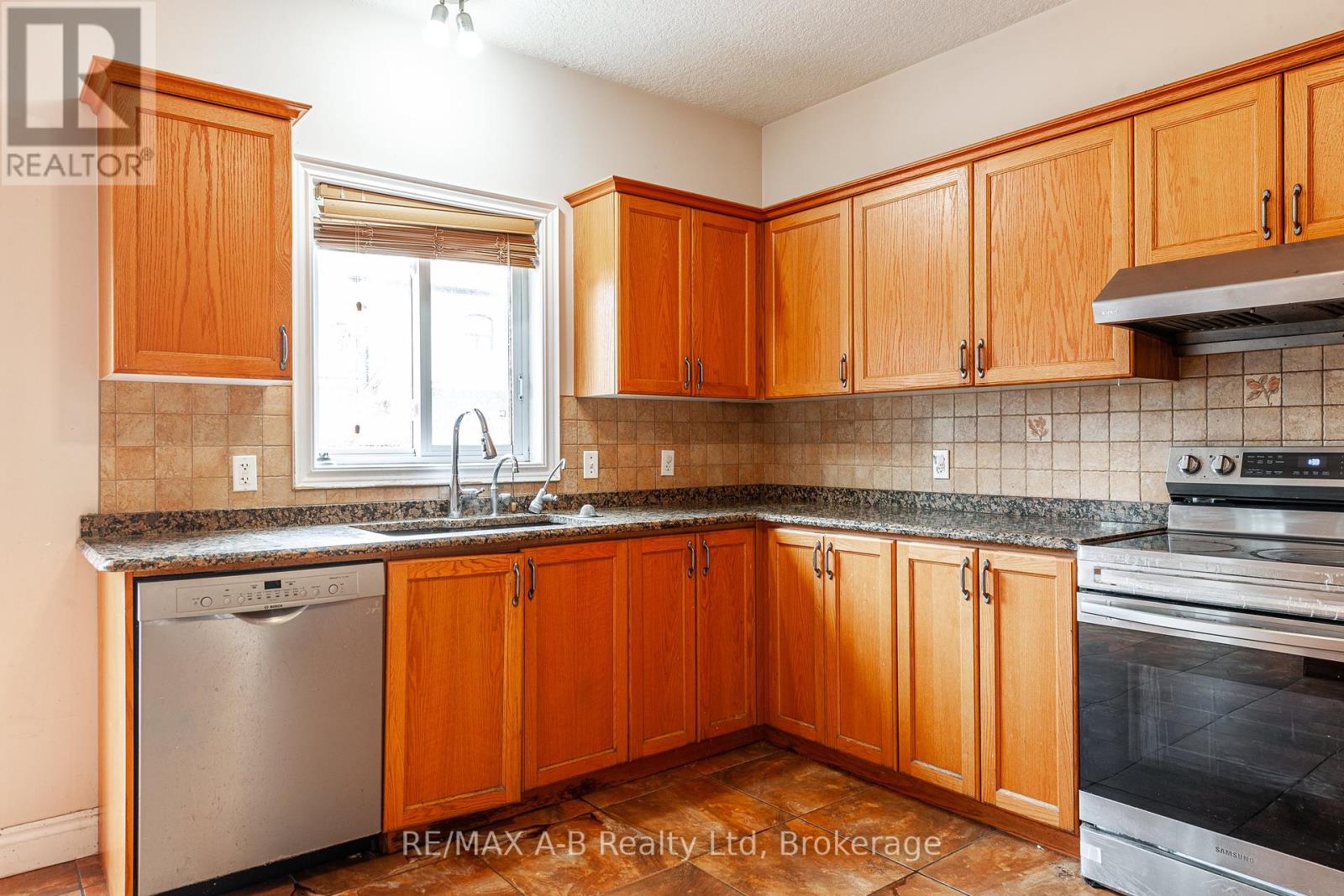 722 Spitfire Street, Woodstock, Ontario  N4T 0B1 - Photo 14 - X12186535