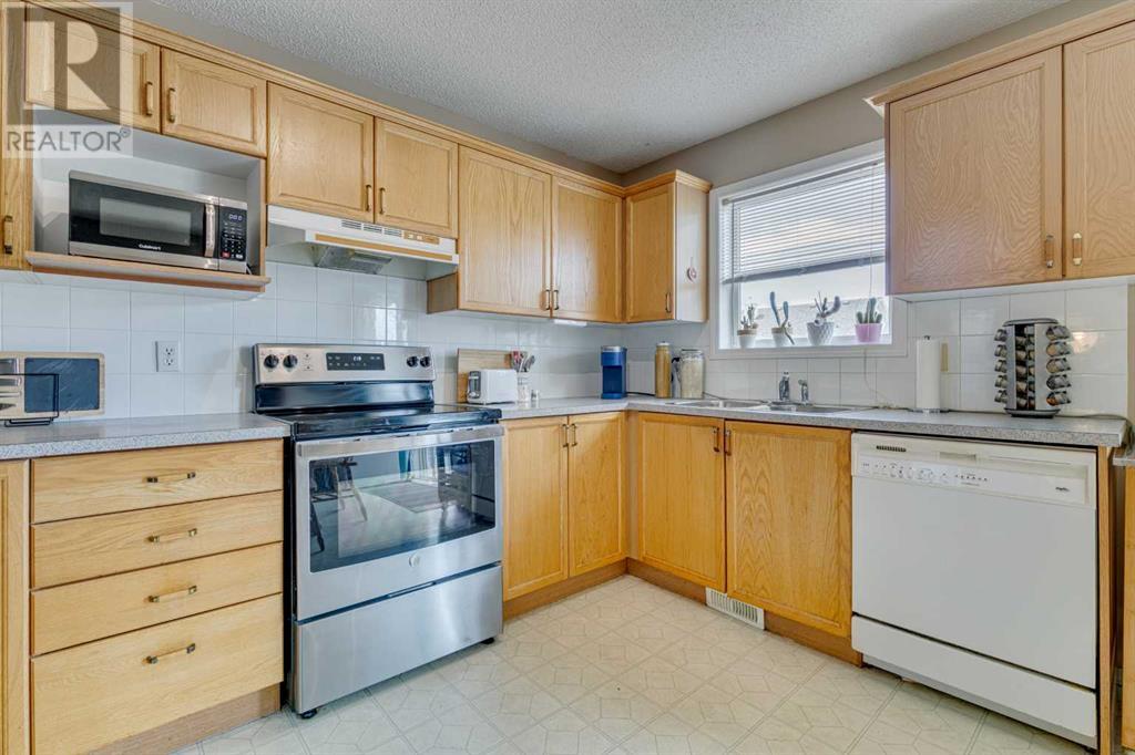 59 Martha's Meadow Drive Ne, Calgary, Alberta  T3J 4N6 - Photo 5 - A2225644
