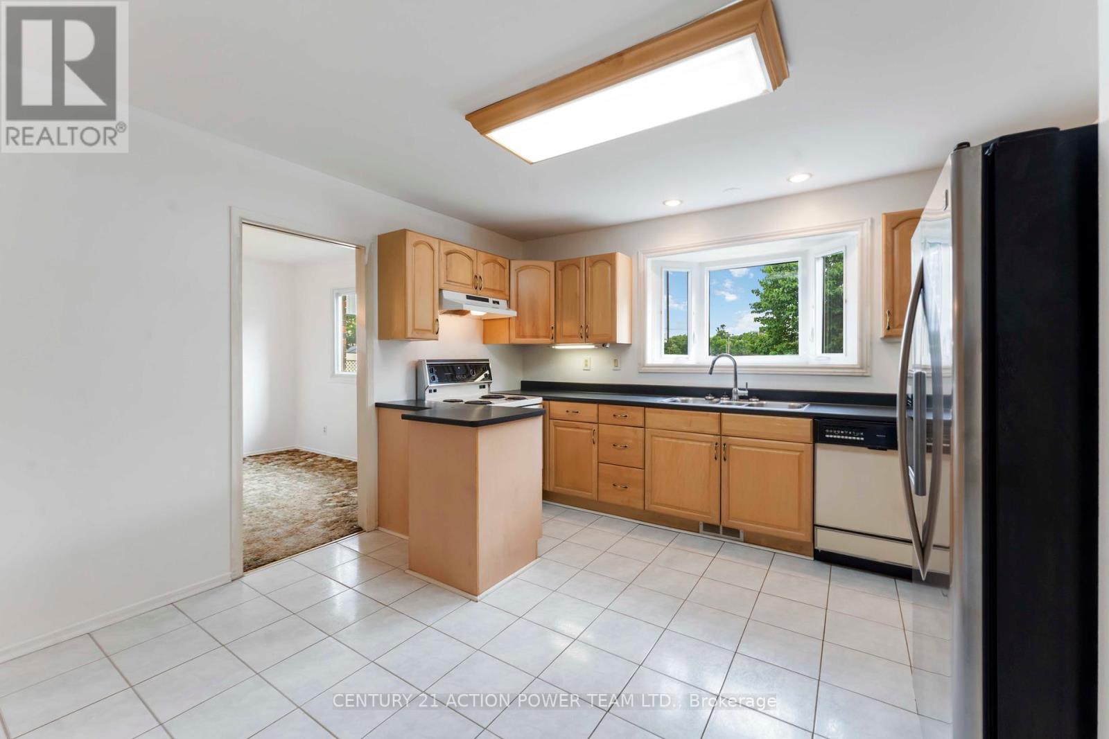 229 Mcclellan Road, Ottawa, Ontario  K2H 8N5 - Photo 14 - X12186496