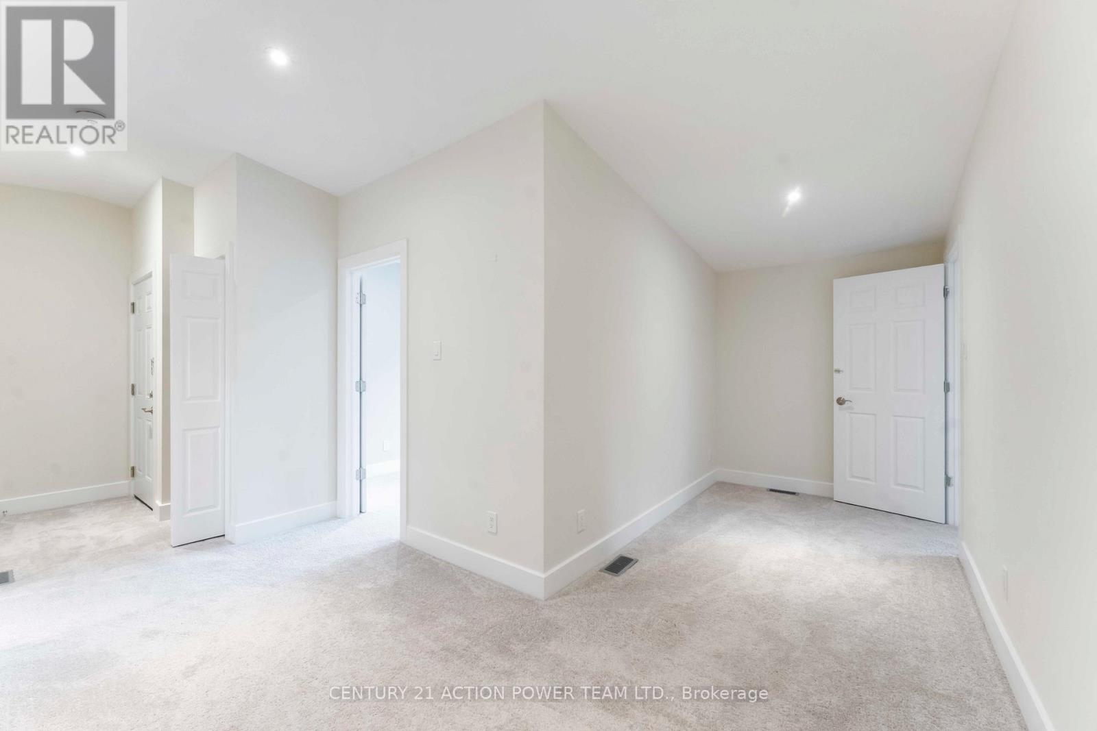 229 Mcclellan Road, Ottawa, Ontario  K2H 8N5 - Photo 37 - X12186496