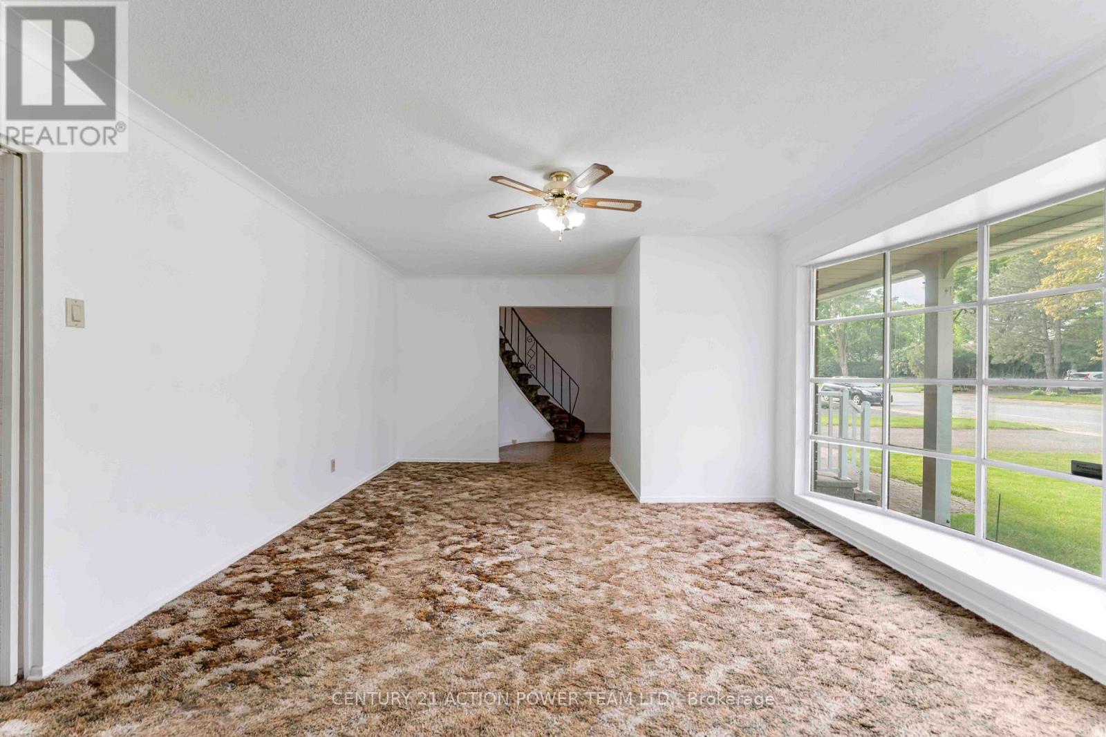 229 Mcclellan Road, Ottawa, Ontario  K2H 8N5 - Photo 6 - X12186496