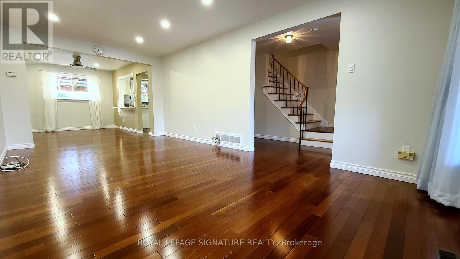 10 Painswick Crescent, Toronto, Ontario  M2J 3M6 - Photo 4 - C12186512