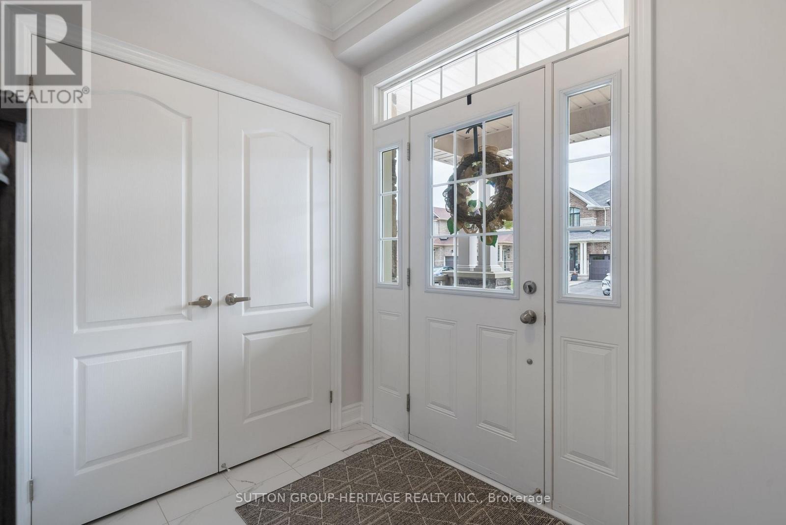54 Robb Thompson Road, East Gwillimbury, Ontario  L0G 1M0 - Photo 10 - N12186502
