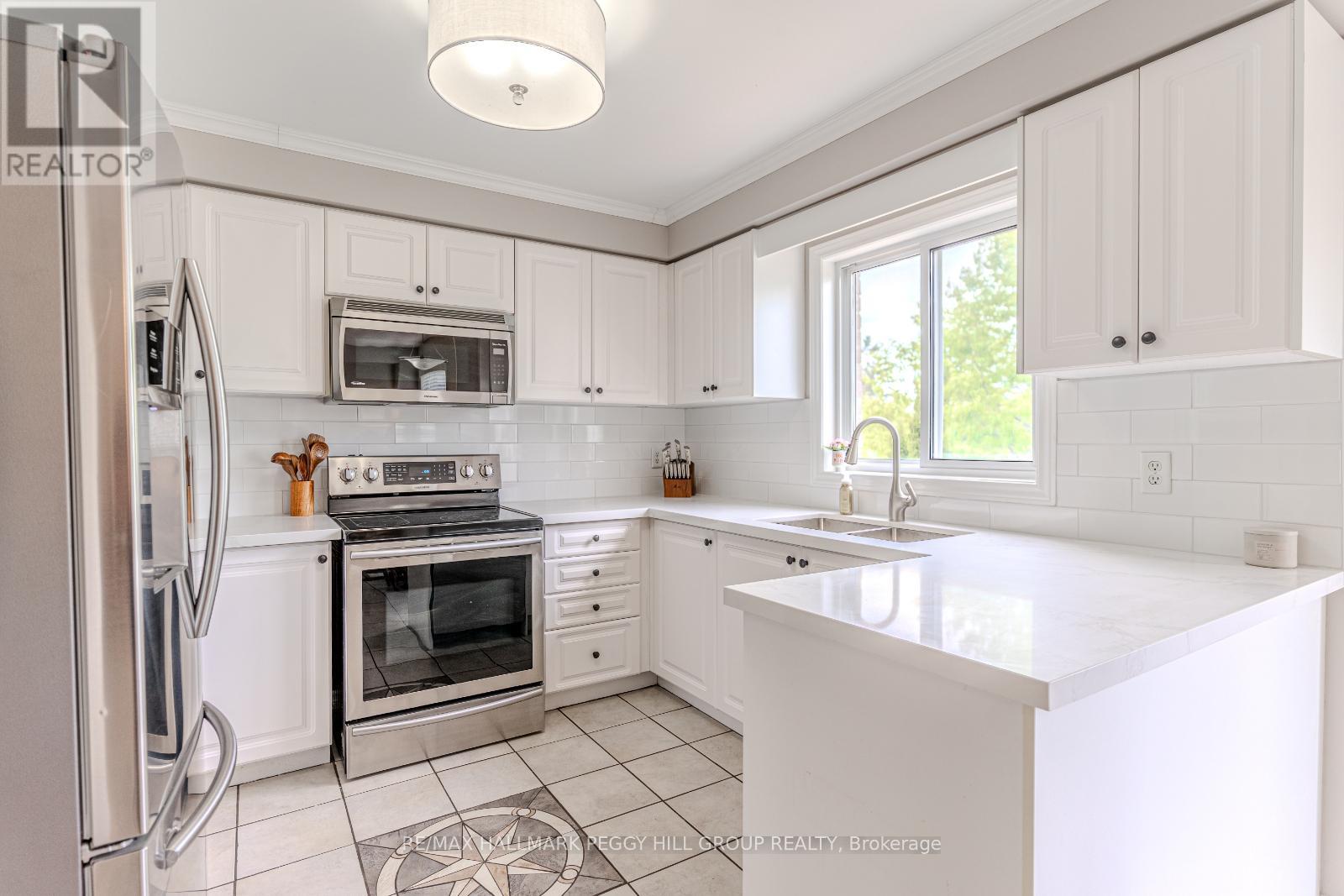 20 Dunnett Drive, Barrie, Ontario  L4N 0H9 - Photo 5 - S12186524