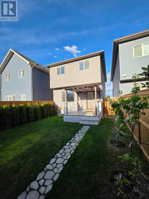 Property at 225 Walcrest Way SE image 2