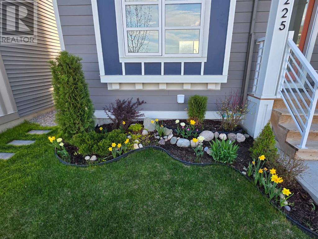 Property at 225 Walcrest Way SE image 3
