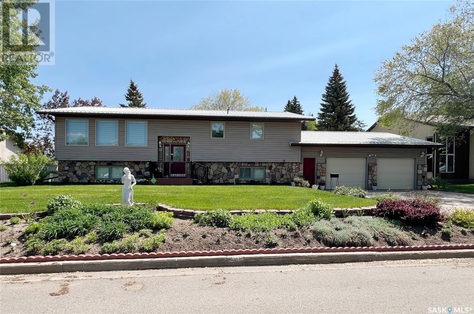 Property at 1291 Veterans AVENUE image 1