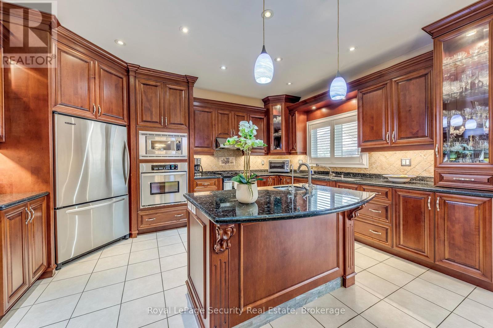 32 Odeon Street, Brampton, Ontario  L6P 1V3 - Photo 12 - W12186521