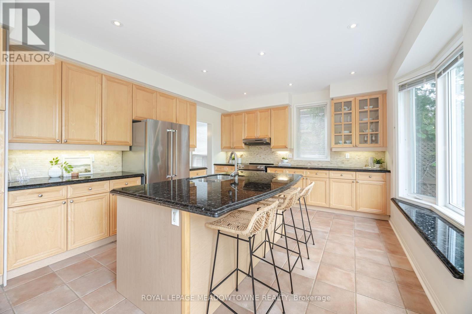 1687 Kentchester Place, Mississauga (Meadowvale Village), Ontario  L5N 7S8 - Photo 15 - W12186533