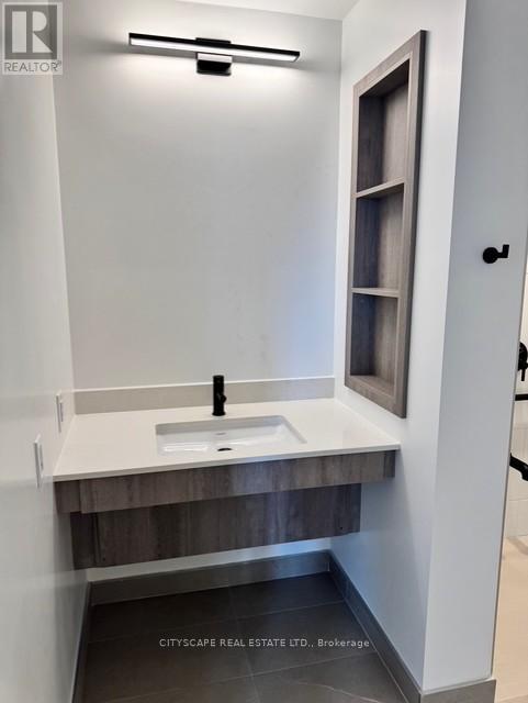 416 - 2495 Eglinton Avenue N, Mississauga, Ontario  L5M 2T2 - Photo 5 - W12186505