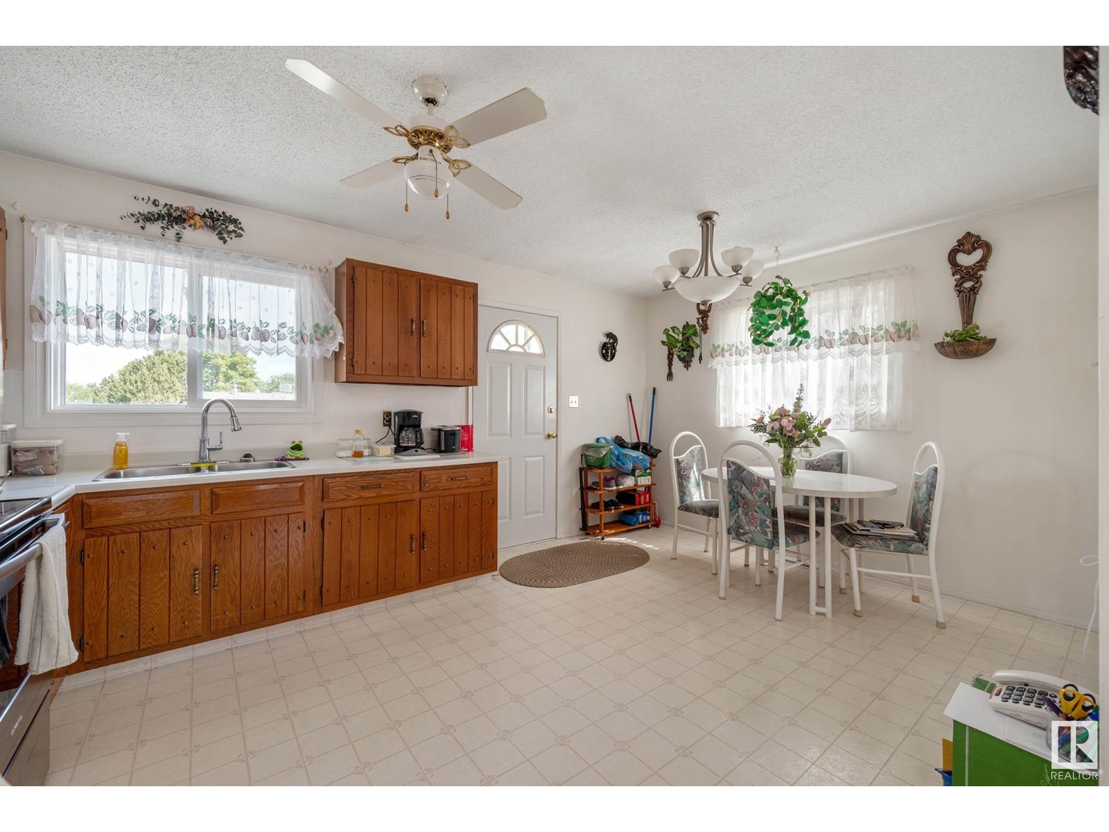 5118 17a Av Nw, Edmonton, Alberta  T6L 1A6 - Photo 10 - E4439685