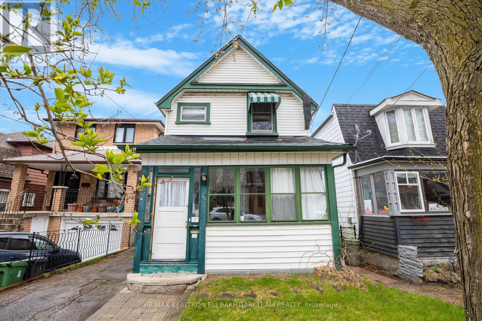 43 King Edward Avenue, Toronto, Ontario  M4C 5J5 - Photo 2 - E12177106