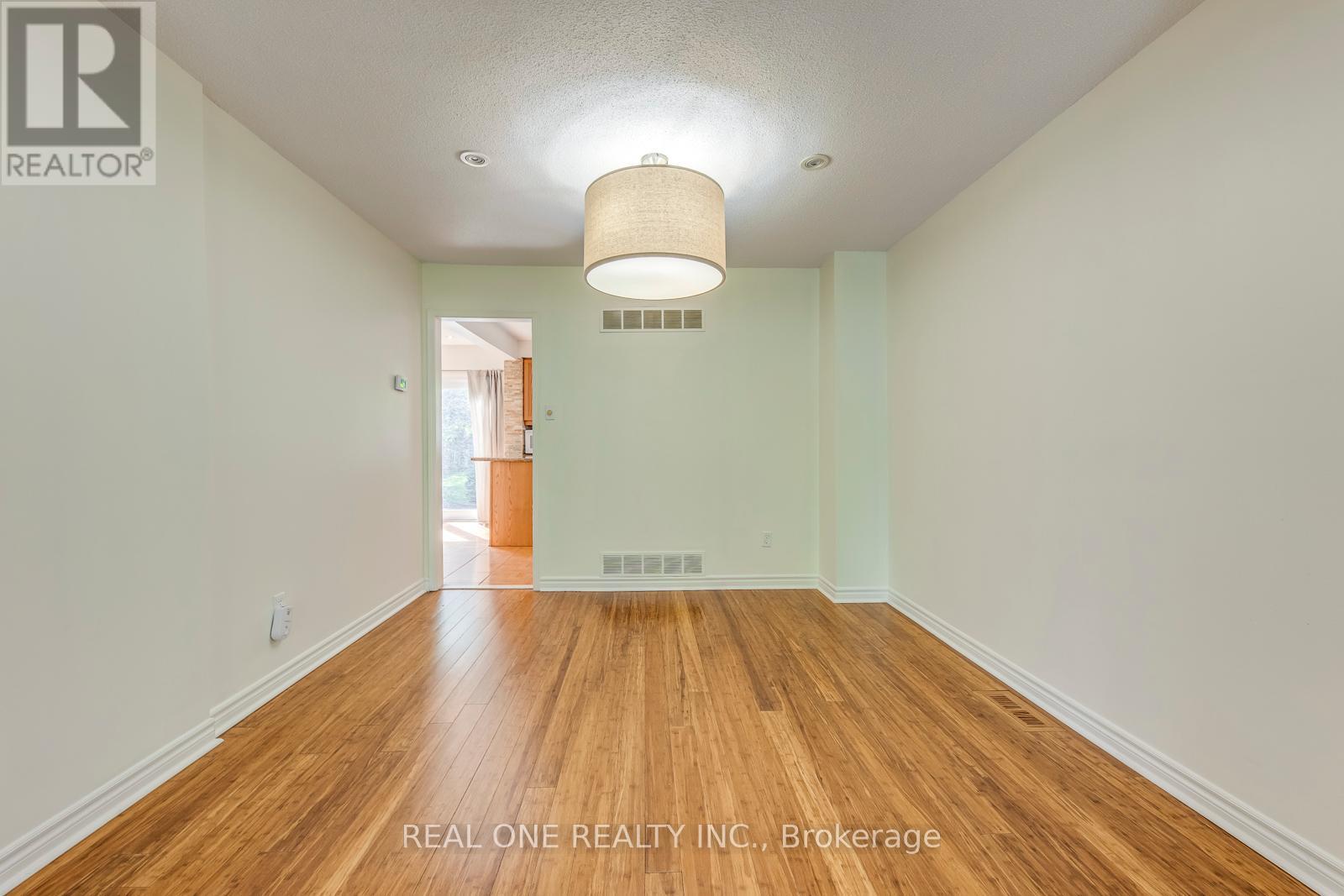 3310 Jackpine Road, Mississauga, Ontario  L5L 4P2 - Photo 7 - W12186309