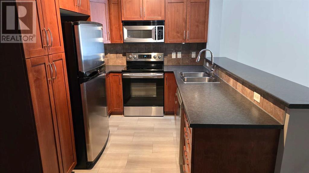 240, 20 Discovery Ridge Close Sw, Calgary, Alberta  t3h 5x4 - Photo 3 - A2214343