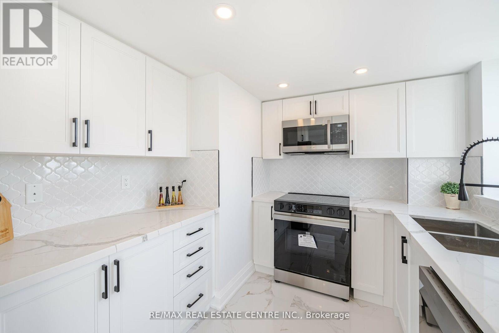 1404 - 1360 Rathburn Road E, Mississauga (Rathwood), Ontario  L4W 4H4 - Photo 17 - W12186548