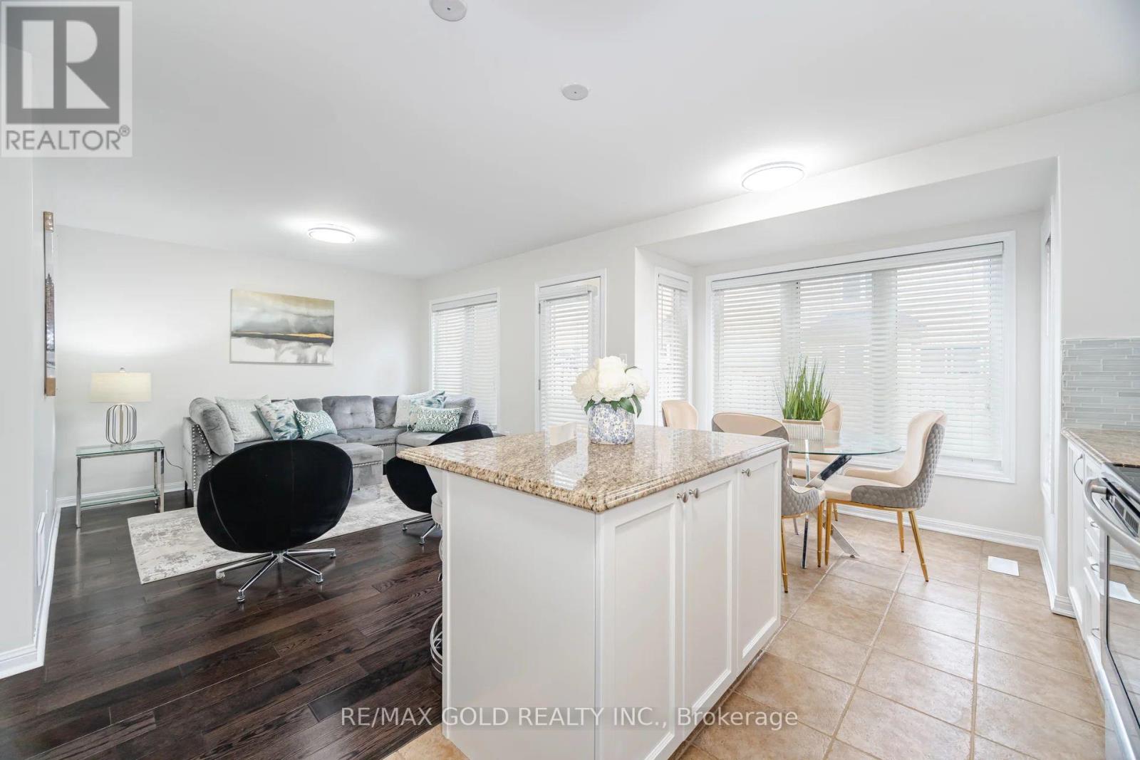 14 Apple Valley Way, Brampton (Bram East), Ontario  L6P 3P8 - Photo 10 - W12186558