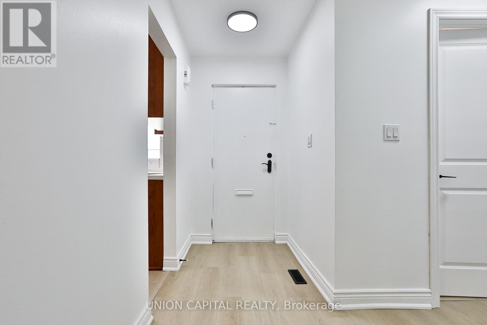 Th02 - 353 Driftwood Avenue, Toronto (Black Creek), Ontario  M3N 2P2 - Photo 4 - W12186562