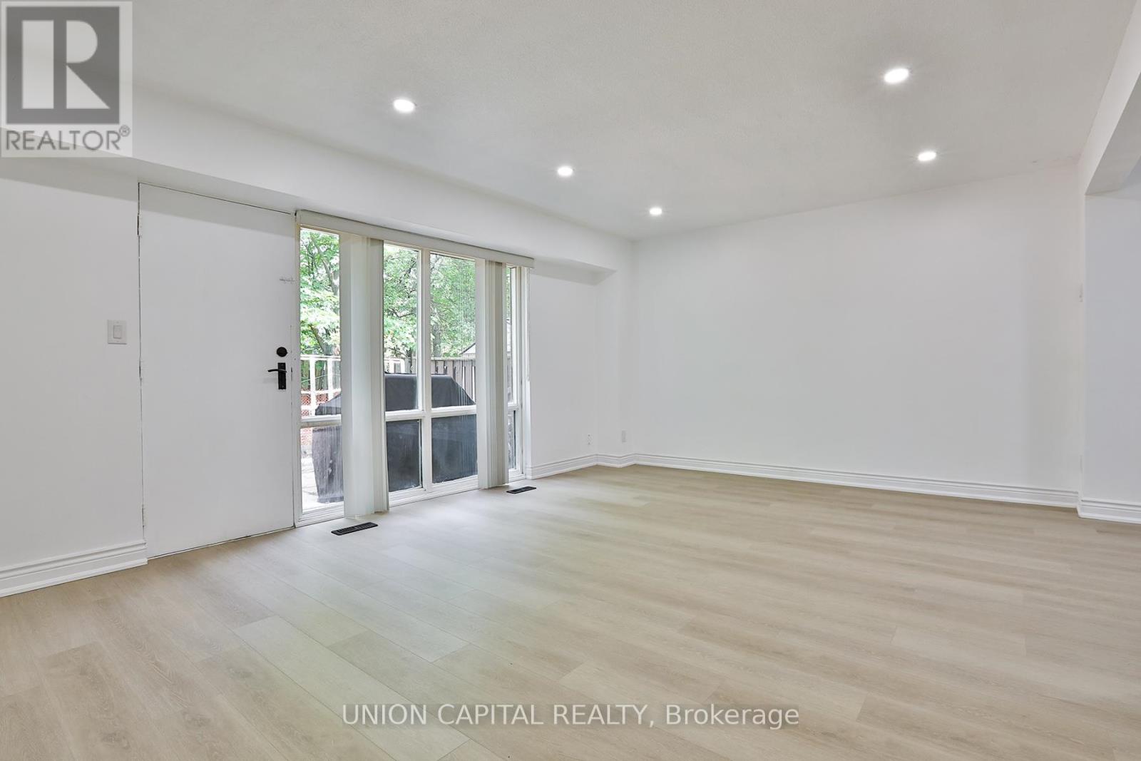 Th02- - 353 Driftwood Avenue, Toronto (Black Creek), Ontario  M3N 2P2 - Photo 6 - W12186562