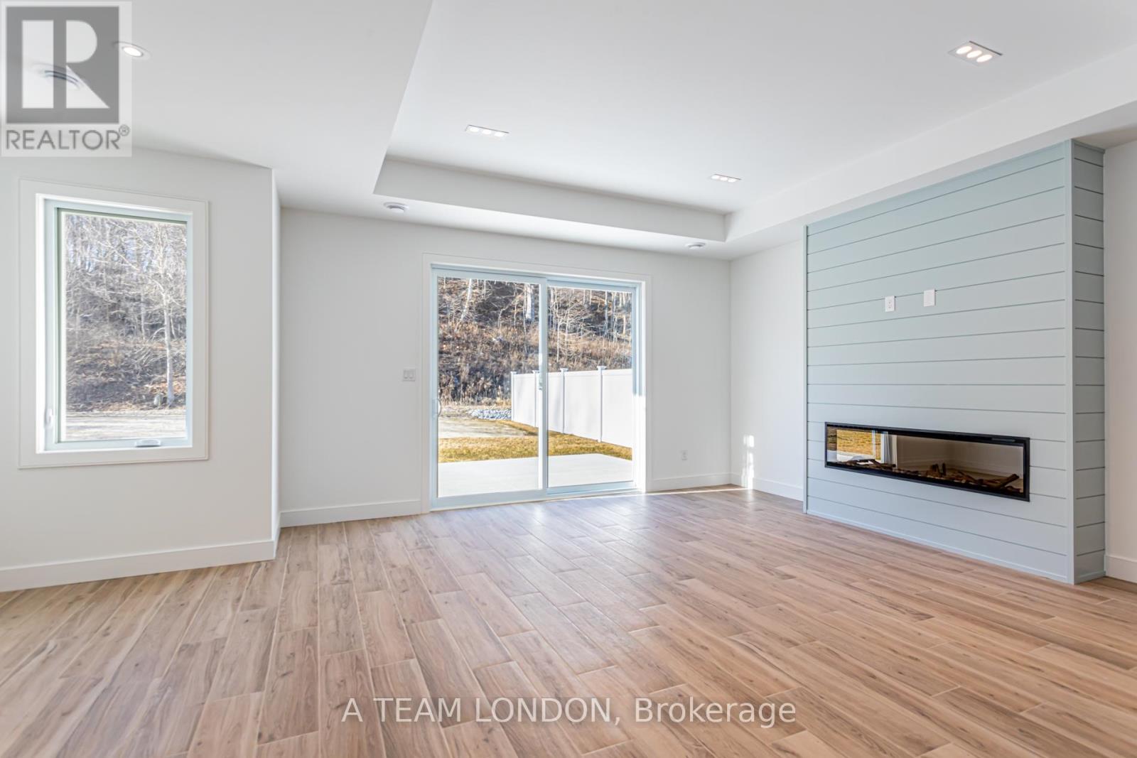 91 The Promenade, Central Elgin, Ontario  N5L 0B5 - Photo 3 - X12186611