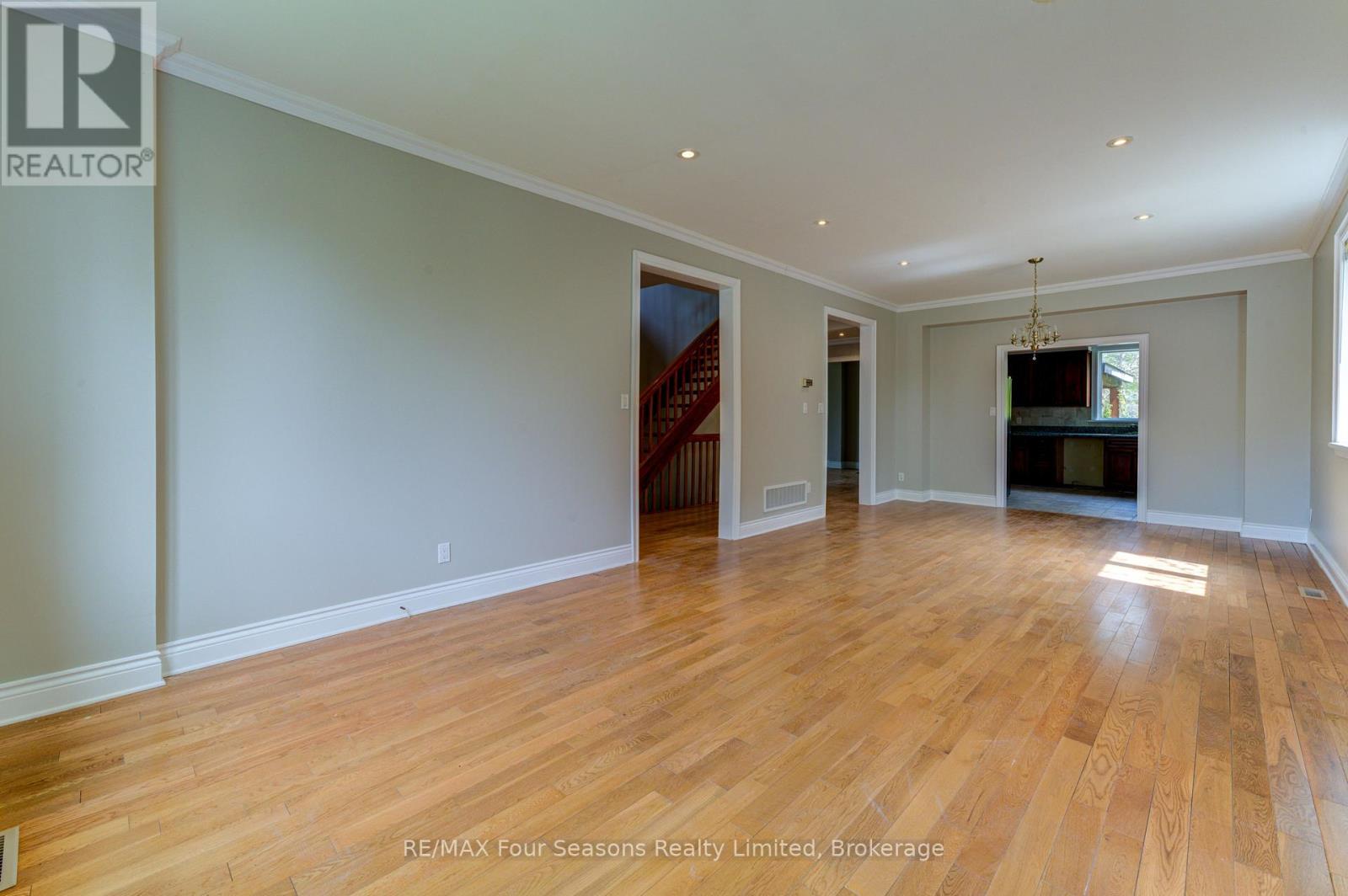 243 River Road E, Wasaga Beach, Ontario  L9Z 2L1 - Photo 10 - S12186595