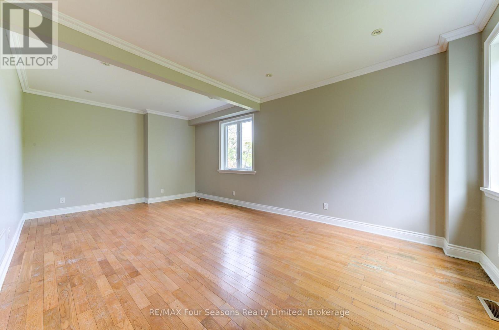 243 River Road E, Wasaga Beach, Ontario  L9Z 2L1 - Photo 16 - S12186595