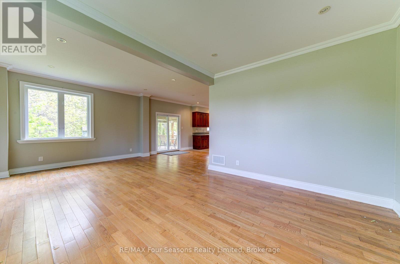 243 River Road E, Wasaga Beach, Ontario  L9Z 2L1 - Photo 18 - S12186595